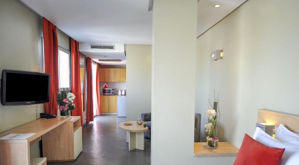Manzil Hotel 2*